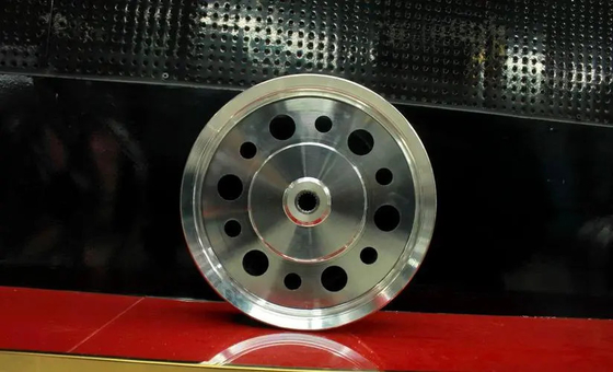 Les roues d'alliage d'aluminium d'OEM, alliage de revêtement de pièce forgéee de la poudre T6 roule le certificat d'OIN